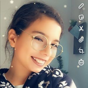 Meet your Posher, Ava